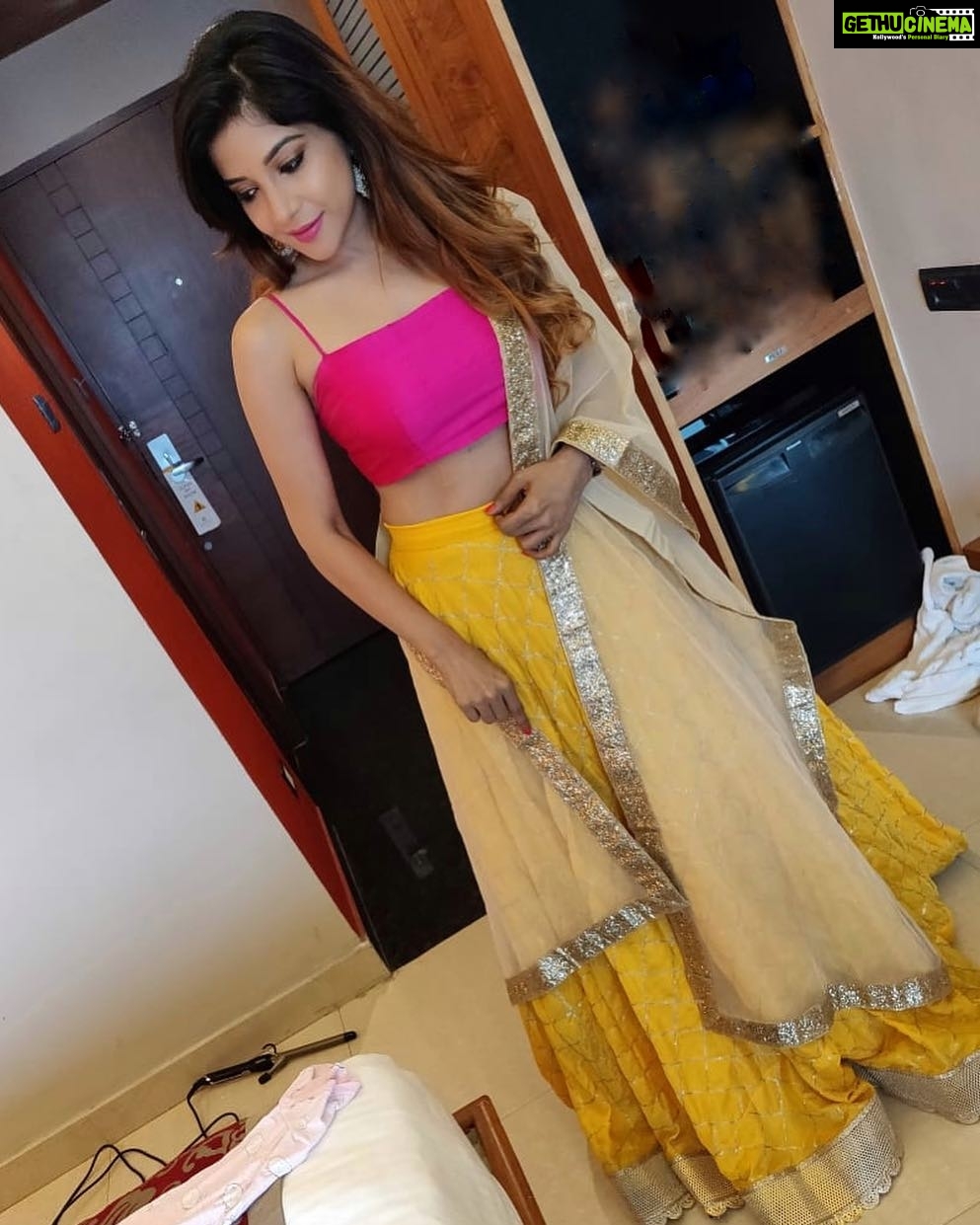 Sakshi Agarwal Instagram - Just ready for @toniandguyindia launch at #Salem!! Thank you @vijayanthirajeswar for the lovely styling❤️❤️ Outfit by the lovely @anjushankarofficial