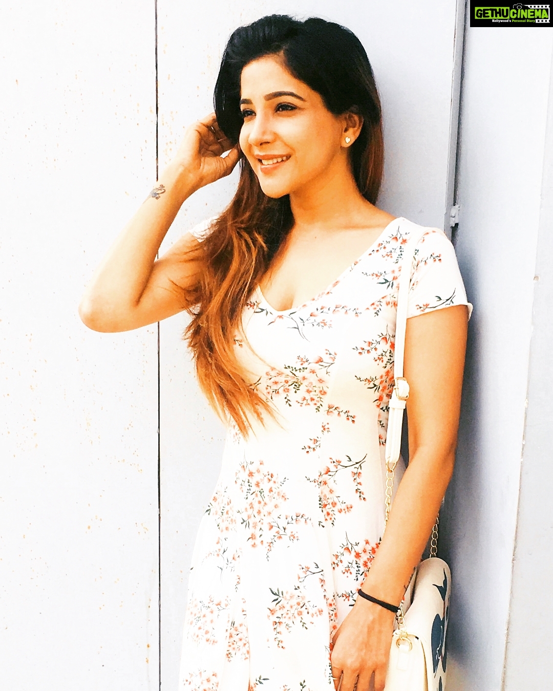 Sakshi Agarwal Instagram - I believe in being strong when everything seems to be going wrong! I believe that happy girls are the prettiest girls! I believe that tomorrow is another day, and I believe in miracles!