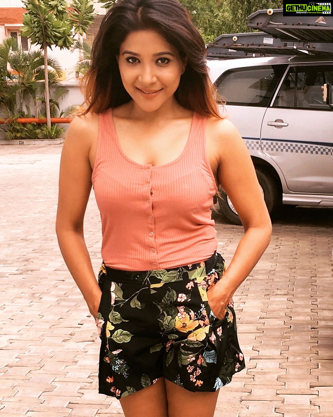 Sakshi Agarwal Instagram - Take a deep breath, Pick yourself up, dust yourself off and start all over again🌟🌟 Good morning #newweek #NewBeginnings #freshstart #PositiveVibesOnly