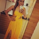 Sakshi Agarwal Instagram – Thank you @sakina_ahmed_ne @needleeye_bangaloreofficial @needleeyenew for the gorgeous sunset yellow outfit🌟🌟 “minimalistic is classy” @filmfare @jiofilmfareawards #65thjiofilmfareawards(south) MUA: @sangi_avias  love you guys❤️❤️ @chennaitimestoi