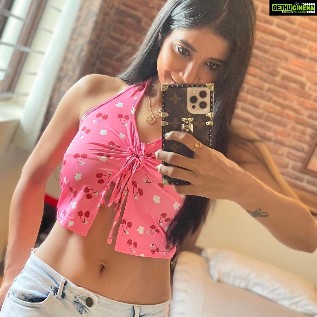 Sakshi Agarwal Instagram - When I up my selfie gameđź’• . #selfie #selfietime #instapost #chennairains #stayhome #bored #sakshiagarwal #selfiegram #urbanic . @urbanic_in Chennai, India