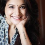 Sakshi Agarwal Instagram - What do you dream of? What keeps you up at night? Are they the same thing? #smile #livelaughlove #faith #traditional