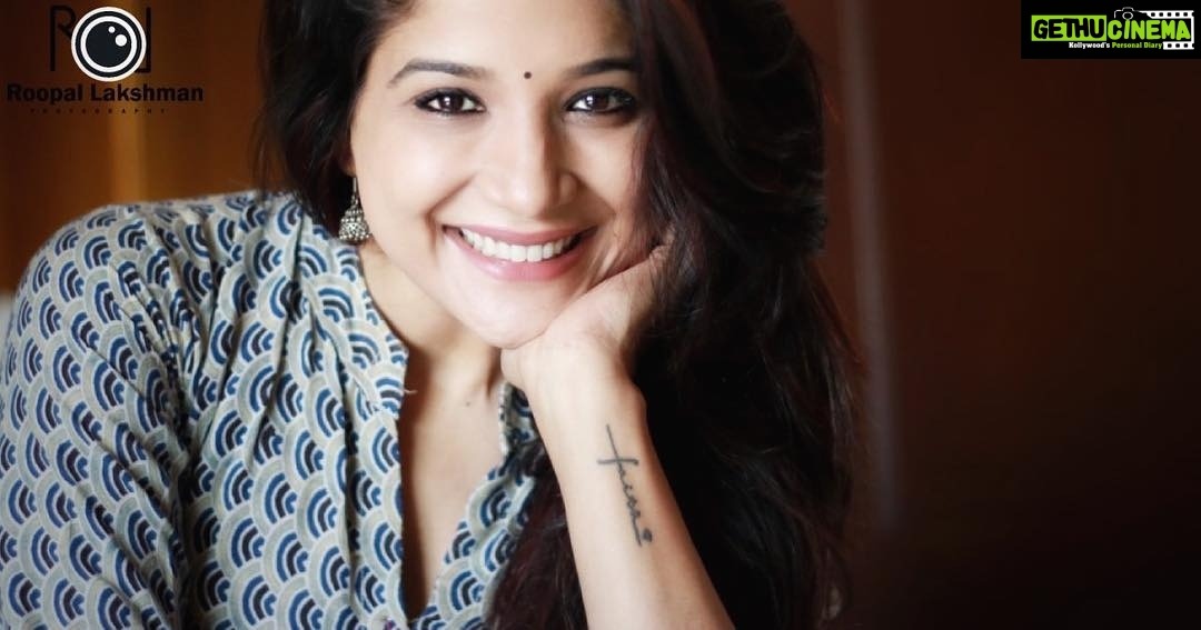 Sakshi Agarwal Instagram - What do you dream of? What keeps you up at night? Are they the same thing? #smile #livelaughlove #faith #traditional