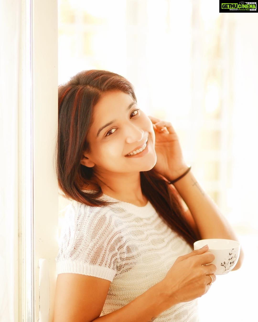 Sakshi Agarwal Instagram - Good morning 🌟🌟 Fresh day Fresh morning!! A lot can happen over coffee🌟 #PositiveVibes #motivated 
