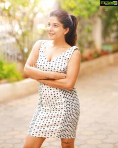Sakshi Agarwal Instagram - ✨✨✨ #bodypositivity #positivevibes #lovemyself #nofilter #nomakeup @frenchconnection_uk
