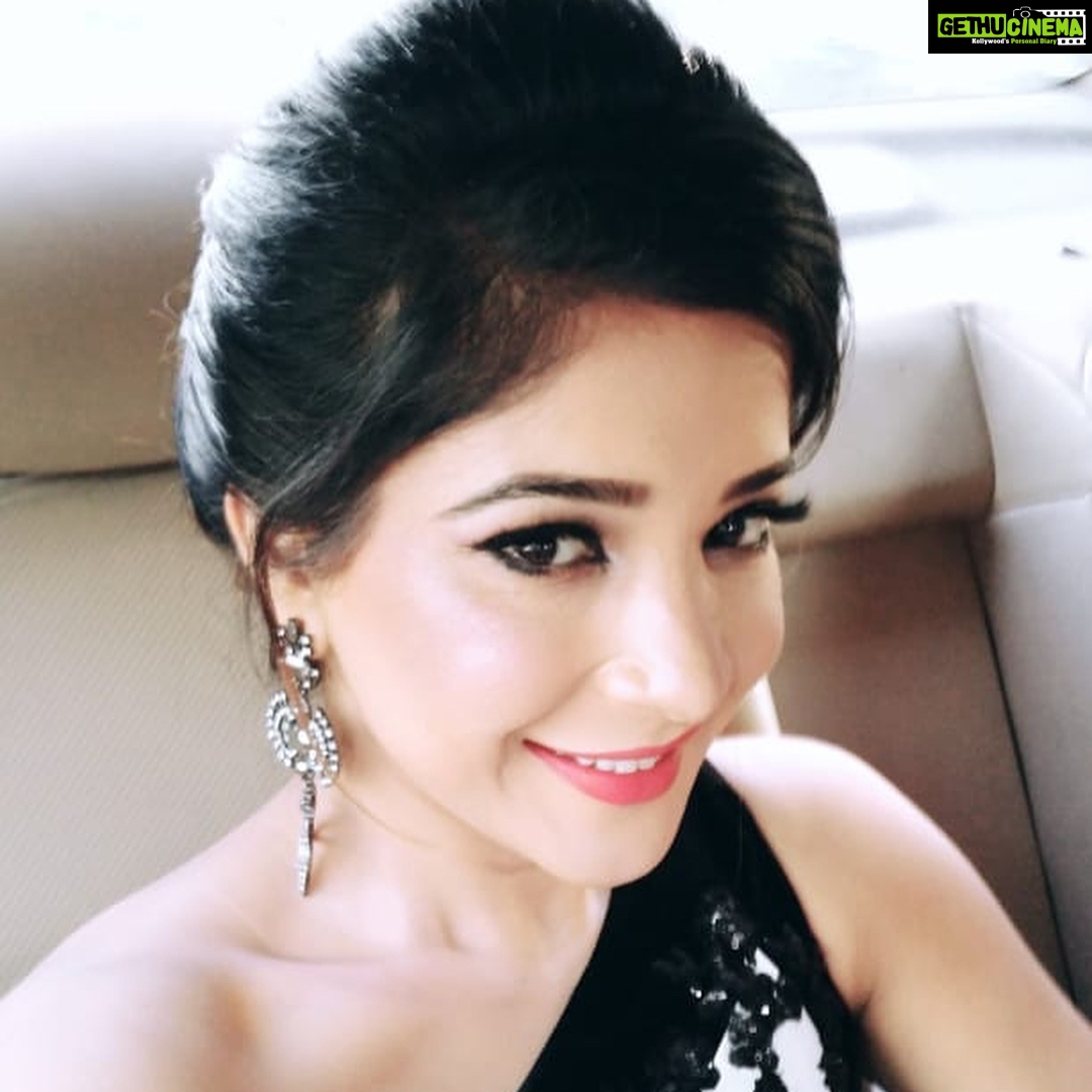 Sakshi Agarwal Instagram - #kaala #audiolaunch moments #superstarrajinikanth @wunderbar_films @kaalamovie @ranjithpa @v4umedia_ @sakina_ahmed_ne @needleeyenew @needleeye_bangaloreofficial