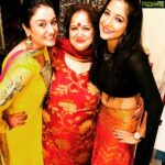Sakshi Agarwal Instagram - Diwali with the Agarwal bond!! @soniaaggarwal1 Twas lovely meeting aunty❤️❤️