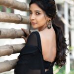 Sakshi Agarwal Instagram - Take time to make your soul happy🌟 . Mua n hair @murugeshmakeup_hair Sareedraping @farhaa_makeupartist Costume @ibhuvana.store Jewelry @chennai_jazz Photography @sathyaphotography3 . #blacksaree #kollywoodactress #sakshiagarwal #sareelove #instalove #gardenaesthetic #beautyaesthetic Chennai, India