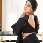 Sakshi Agarwal Instagram – Drop some fairy dust wherever you go🌟
.

Mua n hair @murugeshmakeup_hair
Sareedraping @farhaa_makeupartist
Costume @ibhuvana.store
Jewelry @chennai_jazz
Photography @sathyaphotography3
.
#blacksaree #kollywoodactress #sakshiagarwal #sareelove #instalove #gardenaesthetic #beautyaesthetic Chennai, India