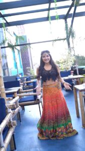 Sakshi Agarwal Instagram - When #arabickuthu is in the air😍 Fun time in between shoot🥰 . #arabickuthuchallenge #arabickuthusong #trendingsongs #trendingreels #feelitreelit❤️ #instagramreels #halamithihabibo #beast #tamilsongs #explorepage #explore . @ondroofrestaurant @_varjan & @wedinksstories @makeupbyshyamala @top : @fab_by_faiza Chennai, India
