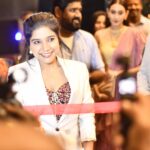 Sakshi Agarwal Instagram – This place has a great setup of equipments and facilities for all the  fitness enthusiasts in and around #madipakkan😍
Loved inaugurating @slam.madipakkam 
.
Hope you open many many more centers #Mahendranuk sir and help facilitate physical fitness and health in chennai☺️
Thanks to @mani_aka_mak
 @_.rubeenavogueofficial._ @rubyafroz80 for the styling @umamakeoverartistry for the makeup😍
.
@rrajeshananda @g5_media
.
#fitnesscenter #motivation #gymmotivation #inaugrationceremony Chennai, India