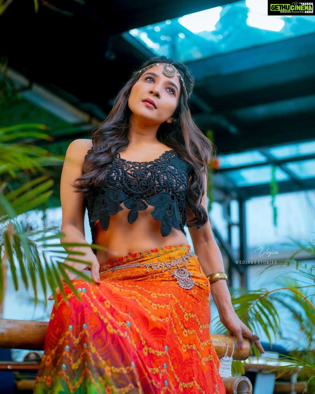 Sakshi Agarwal Instagram - How many of you like my look😍 . @_varjan & @wedinksstories @makeupbyshyamala @fab_by_faiza . #arabickuthu #halamithihabibo #sakshiagarwal #arabicvibes #beast #arabic #sakshiagarwal Chennai, India