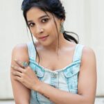 Sakshi Agarwal Instagram - Head up, Gorgeous🥰 . Mua n hair @murugeshmakeup_hair Sareedraping @farhaa_makeupartist Costume @ibhuvana.store Jewelry @chennai_jazz Photography @sathyaphotography3 . #beautyshot #denimjacket #silverjewellery #sakshiagarwal Chennai, India