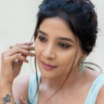 Sakshi Agarwal Instagram - Head up, Gorgeous🥰 . Mua n hair @murugeshmakeup_hair Sareedraping @farhaa_makeupartist Costume @ibhuvana.store Jewelry @chennai_jazz Photography @sathyaphotography3 . #beautyshot #denimjacket #silverjewellery #sakshiagarwal Chennai, India