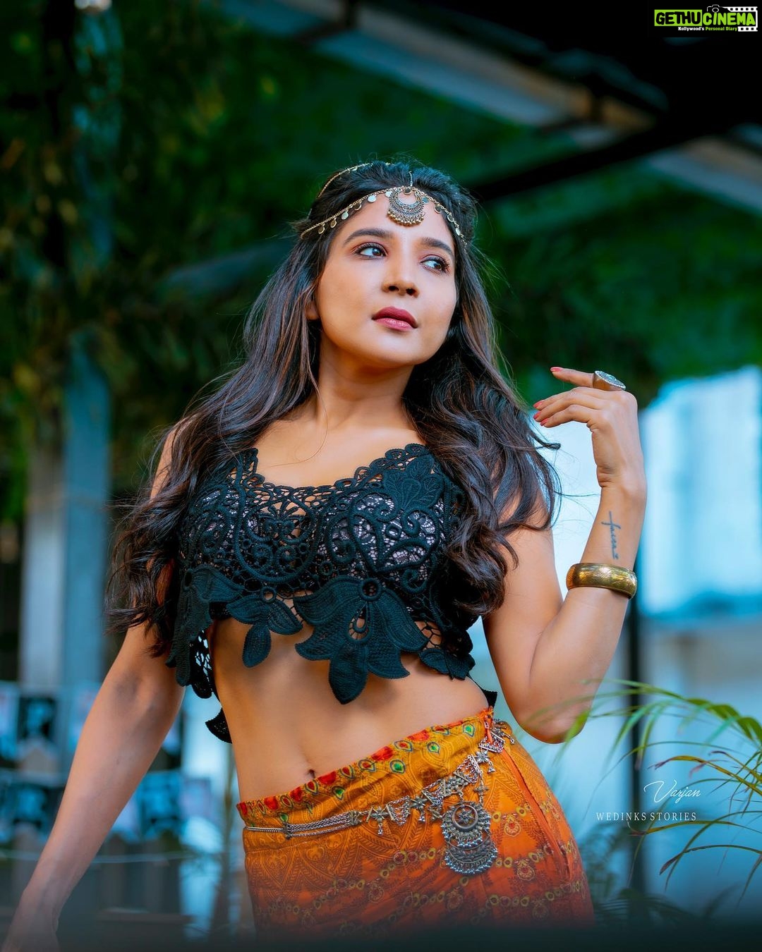 Sakshi Agarwal Instagram - How many of you like my look😍 . @_varjan & @wedinksstories @makeupbyshyamala @fab_by_faiza . #arabickuthu #halamithihabibo #sakshiagarwal #arabicvibes #beast #arabic #sakshiagarwal Chennai, India