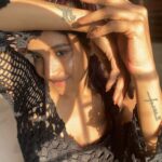 Sakshi Agarwal Instagram - Golden hour❤️🥰☀️ . @fab_by_faiza . #goldenhour #candid #nofilter #noedit #candid #selfshoot #sunkissed Chennai, India