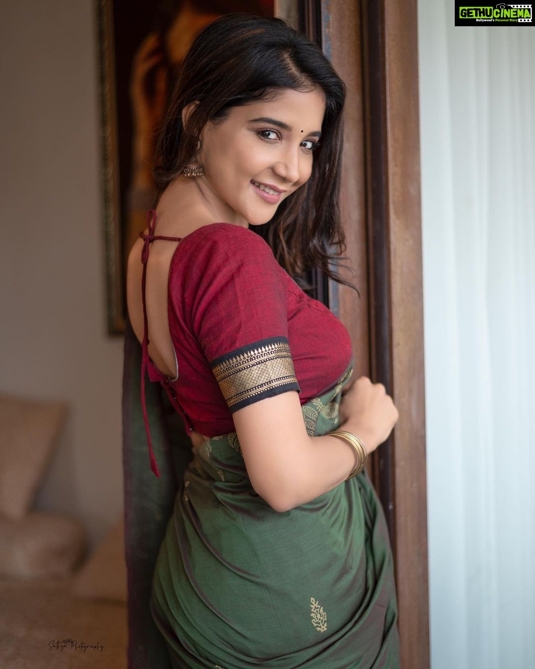 Sakshi Agarwal Instagram - You owe it to yourself to become everything you have ever dreamed of being❤️ . @sathyaphotography3 @dhiya_makeoverartistry . #sareelove #sakshiagarwal #dreamlife #homeshoot #kollywood Chennai, India