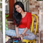 Sakshi Agarwal Instagram - Find your own way to refill💕 Books help me a lot❤️ . @hakunamatata_sai @tisisnaveen @prayaga_makeup_artist . #smileeveryday #candid #booklover #redaesthetic Chennai, India