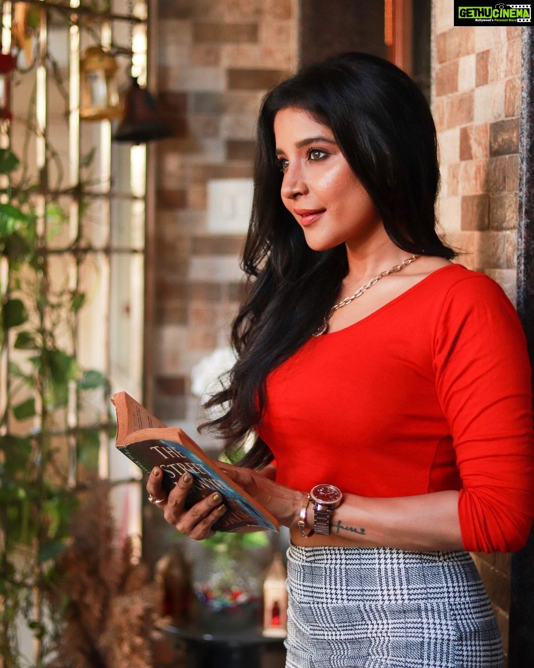 Sakshi Agarwal Instagram - Dont let anyone dim your light❤️ . @hakunamatata_sai @prayaga_makeup_artist @tisisnaveen . #redaesthetics #booklover #candid #chennairains #redlove Chennai, India