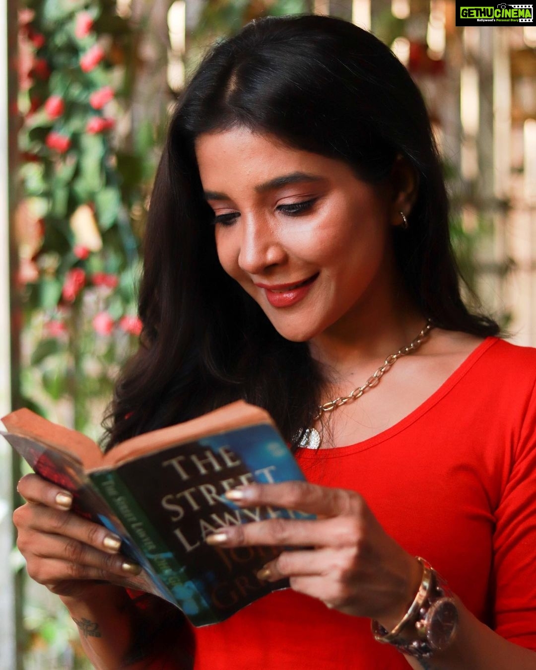 Sakshi Agarwal Instagram - Dont let anyone dim your light❤️ . @hakunamatata_sai @prayaga_makeup_artist @tisisnaveen . #redaesthetics #booklover #candid #chennairains #redlove Chennai, India