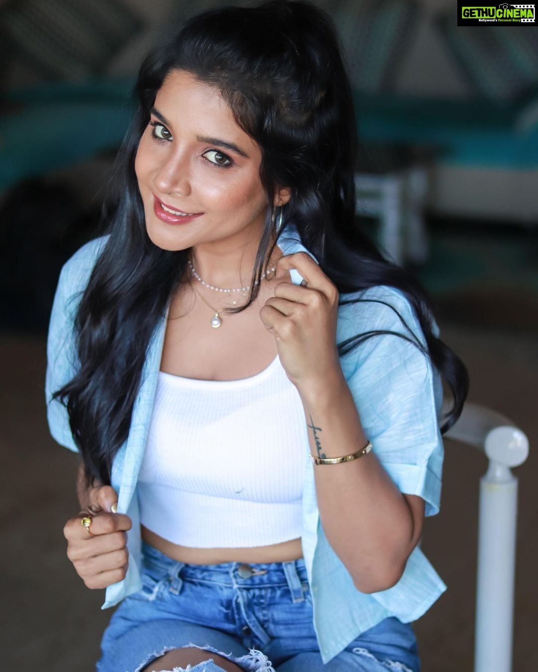 Sakshi Agarwal Instagram - Always being happy is also a manifestation to the universeđź’• Chennai, India