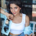 Sakshi Agarwal Instagram - Big change comes from hundreds of tiny steps and they all matter💕 Wake up ! Its time to shine Baby girl✨✨ . #blueandwhiteforever #candidshots #sakshiagarwal #kollywoodactress #moodoftheday #halfbunhair . @hakunamatata_sai @prayaga_makeup_artist @tisisnaveen Chennai, India