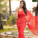 Sakshi Agarwal Instagram – Different shades of me in RED at my movie audio launch!
.
#naankadavulillai #redsaree #kollywood #sakshiagarwal 
.
@arvindkannan_ @rajviews 
@vihadesign @swaadh @swapnaareddyofficial @prayaga_makeup_artist @prosakthisaravanan @tisisnaveen Prasad Lab Vadapalani