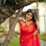 Sakshi Agarwal Instagram – Different shades of me in RED at my movie audio launch!
.
#naankadavulillai #redsaree #kollywood #sakshiagarwal 
.
@arvindkannan_ @rajviews 
@vihadesign @swaadh @swapnaareddyofficial @prayaga_makeup_artist @prosakthisaravanan @tisisnaveen Prasad Lab Vadapalani