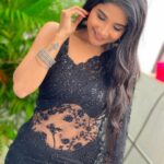 Sakshi Agarwal Instagram - Flaunting my Indian ness in black on set❤️. . #onset #inbetweenshots #blacksequinsaree #blacksaree #blackisbeautiful #blackisbeautiful #blackisbae . @fab_by_faiza @prayaga_makeup_artist Chennai, India