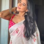 Sakshi Agarwal Instagram - Good morning💕💕 Wake up to a beautiful Saturday morning 💕💕 . #morningvibes #saturdayvibes #saree #sakshiagarwal #homeshoot #candid Chennai, India