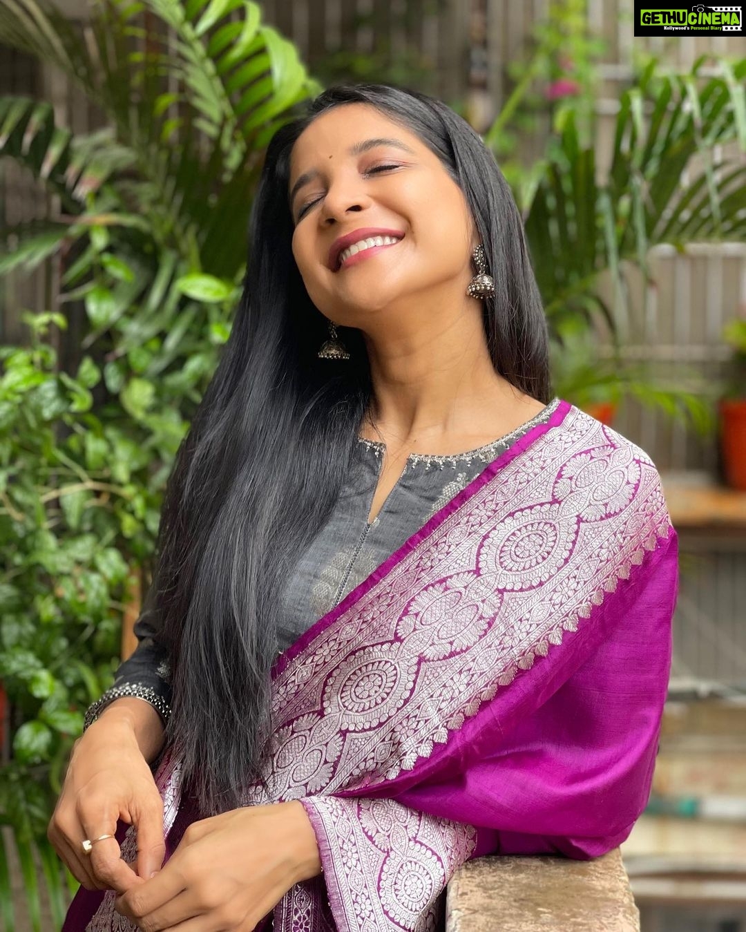 Sakshi Agarwal Instagram - Good morning💕💕 . Just the raw me❤️ . #diwali #diwalioutfit #diwalidecor #diwaligifts #candid #silkkurti Chennai, India