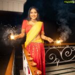 Sakshi Agarwal Instagram - May this festival of lights bring you lot of joy and happiness in its truest sense✨ . Happy Diwali to my insta family! Love you all for the love and support you have showered on me❤️ . #diwali #diwalioutfit #diwalicelebration #halfsaree #crackers . Makeup: @manishamakeupartistry Photography: @dilipkumar_photography Hairstylist: @hairstylist_rajee1111 Costume Designer: @faamysfashions Jewelry: @new_ideas_fashions Chennai, India