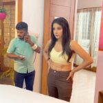 Sakshi Agarwal Instagram - Shooting in full swing in my favorite outfit for a rom-com coming soon💕💕 . #shootmode #webseries #candid #hungama . @hungama_play @epriusstudio @anandsaga.dwarakamayee @shariqqqq777 @tisisnaveen @prayaga_makeup_artist Chennai, India