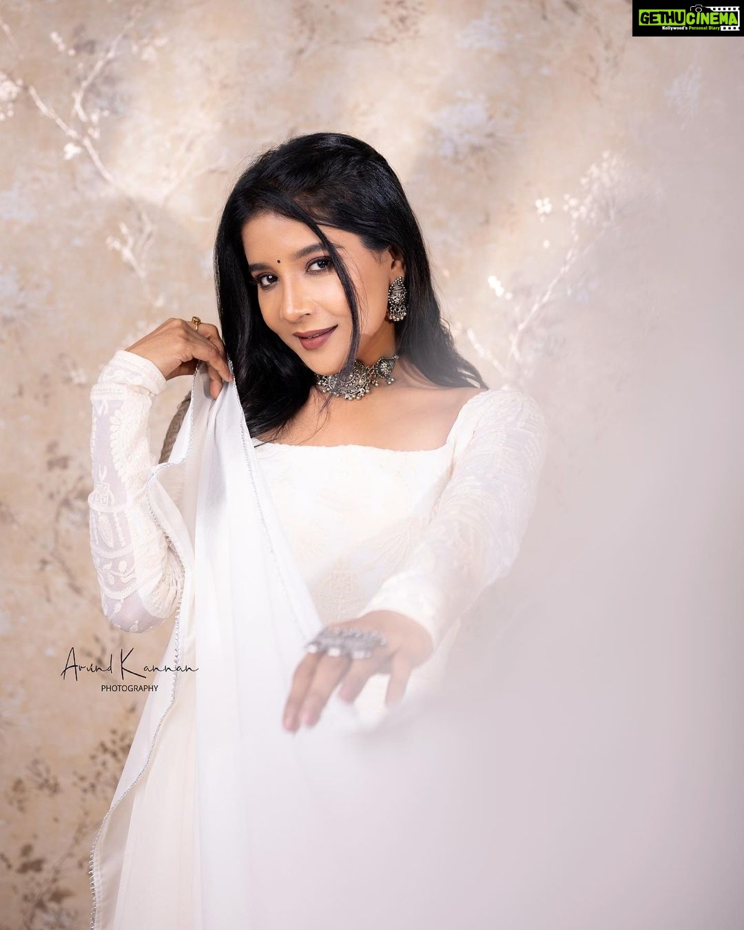 Sakshi Agarwal Instagram - Feel like an angel❤️ . @arvindkannanphotography @swapnaareddyofficial @swaadh @yoursethnically @prayaga_makeup_artist . #whitesalwarsuit #purewhite #chikankari #anarkalisuits #bagheera #pressmeet #kollywood #Biggboss #tamilactress #sakshiagarwal Chennai, India