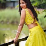 Sakshi Agarwal Instagram - You always attract what you believe you’re worth🔥 . @diwahar_photography @diwa_har @sstudio.thedesignhub @kalaiartistry . #yellowlehenga #yellowaesthetic #gardenaesthetic #yellowdress #lifestyle #photoshoot #candid #prettylittlething #sexyback #curvesarebeautiful #sakshiagarwal Chennai, India