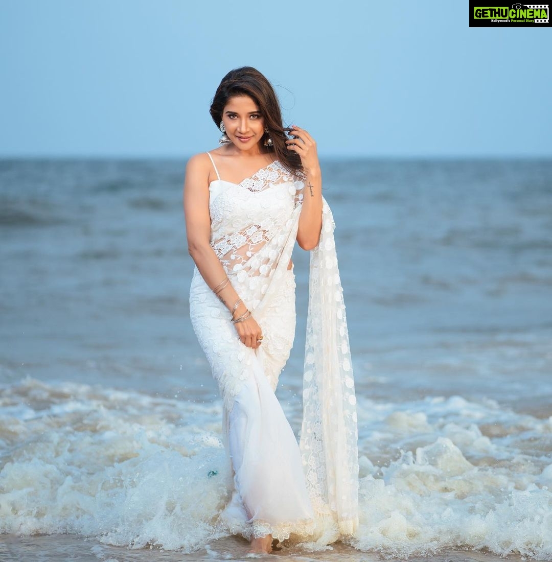 Sakshi Agarwal Instagram - If you never try you will never know🔥 . #newyear2022 #happynewyear #newyearvibes . @ngrnandha @divastylistmakeupartistry7 @style_with_riz @tisisnaveen @team_aimpro @elementsoneastcoast Chennai, India