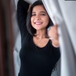 Sakshi Agarwal Instagram - Good morning❤️ Be crazy enough to believe you can do anything in life❤️ . @raj_isaac_photography @tisisnaveen . #candid #homeshot #justme #blacktshirt #denimaesthetic #sakshiagarwal Chennai, India