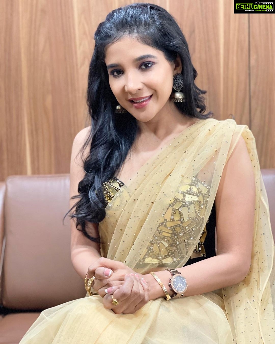 Sakshi Agarwal Instagram - All set for promotions of my next #4Sorry releasing in theaters on 29th October! @directorsakthi @karthickashokan . Styling: @stylingbykarthikmurugan Saree: @frontiers fashion lounge Pic: @senthilkumaravs Hmua: @prayaga_makeup_artist @priya__pro @tisisnaveen Chennai, India