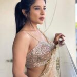 Sakshi Agarwal Instagram - I will never finish falling in love with me❤️ . #saree #sequinsaree #goldsaree #candid Chennai, India