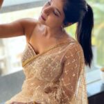 Sakshi Agarwal Instagram - Glitter is my pixie dust✨ . #saree #sareelove #glittersaree #goldsequinsaree #sequinblouse Chennai, India