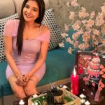 Sakshi Agarwal Instagram - Nothing better than celebrating a peaceful and happy New year 2022 at home ! Lots of great great things coming up this year! Some exciting news on the way for you all❤️ Thank you team for the cake @le_confectionery . @tisisnaveen @pugazhmurugan_ . #happynewyear #newyear2022 #cakecutting #sakshiagarwal Chennai, India