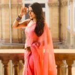 Sakshi Agarwal Instagram - Please watch #Aranmanai3 in theatres and be safe insta family - following all protocols😍🥰 . We miss you Vivek sir😥 . #aranmanai3 #workingstills #behindthescenes #wakanerpalace #kollywood #tamilactress #tamilcinema #runningintheatres #sakshiagarwal #sundarc #arya