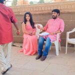 Sakshi Agarwal Instagram – Please watch #Aranmanai3 in theatres  and be safe insta family – following all protocols😍🥰
.
We miss you Vivek sir😥
.
#aranmanai3 #workingstills #behindthescenes #wakanerpalace #kollywood #tamilactress #tamilcinema #runningintheatres #sakshiagarwal #sundarc #arya