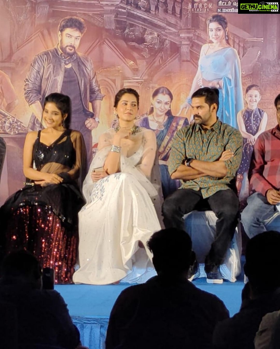 Sakshi Agarwal Instagram - About yesterday❤️ . #Aranmanai3 #pressmeet #ASundarCEntertainer #SundarC @redgiantmovies_ @udhay_stalin @aryaoffl @khushsundar @raashiikhanna @csathyaofficial @iyogibabu @uksrr @fennyoliver @saregama_official @vichuviswanath @riazkahmed.pro @v4umedia_ @teamaimpro . @plush_boutique_jb @makeupby_kiruthiga @tisisnaveen @keerthana_makeup_and_hair Prasad Lab Vadapalani