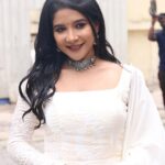 Sakshi Agarwal Instagram - True beauty consists of purity of heart❤️ . @arvindkannanphotography @swapnaareddyofficial @swaadh @yoursethnically @prayaga_makeup_artist . #whitesalwarsuit #purewhite #chikankari #anarkalisuits #bagheera #pressmeet #kollywood #Biggboss #tamilactress #sakshiagarwal Chennai, India
