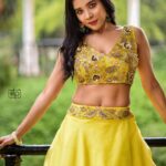 Sakshi Agarwal Instagram - Visualize your highest self and then start showing up as her✨✨🔥🔥 . @diwahar_photography @diwa_har @plush_boutique_jb @kalaiartistry @teamaimpro . #yellowaesthetic #wateraesthetic #tamilactress #kollywood #biggboss #sakshiagarwal #yellowlehenga #chillingvibes #wetlook #funshoot SPPGardens