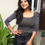 Sakshi Agarwal Instagram - Love being me- my simple best❤️ #cinderellamovie #pressmeet . @anupama.krishnamachari @ashwini__makeupartist @tisisnaveen @prosakthisaravanan Prasad Lab Vadapalani