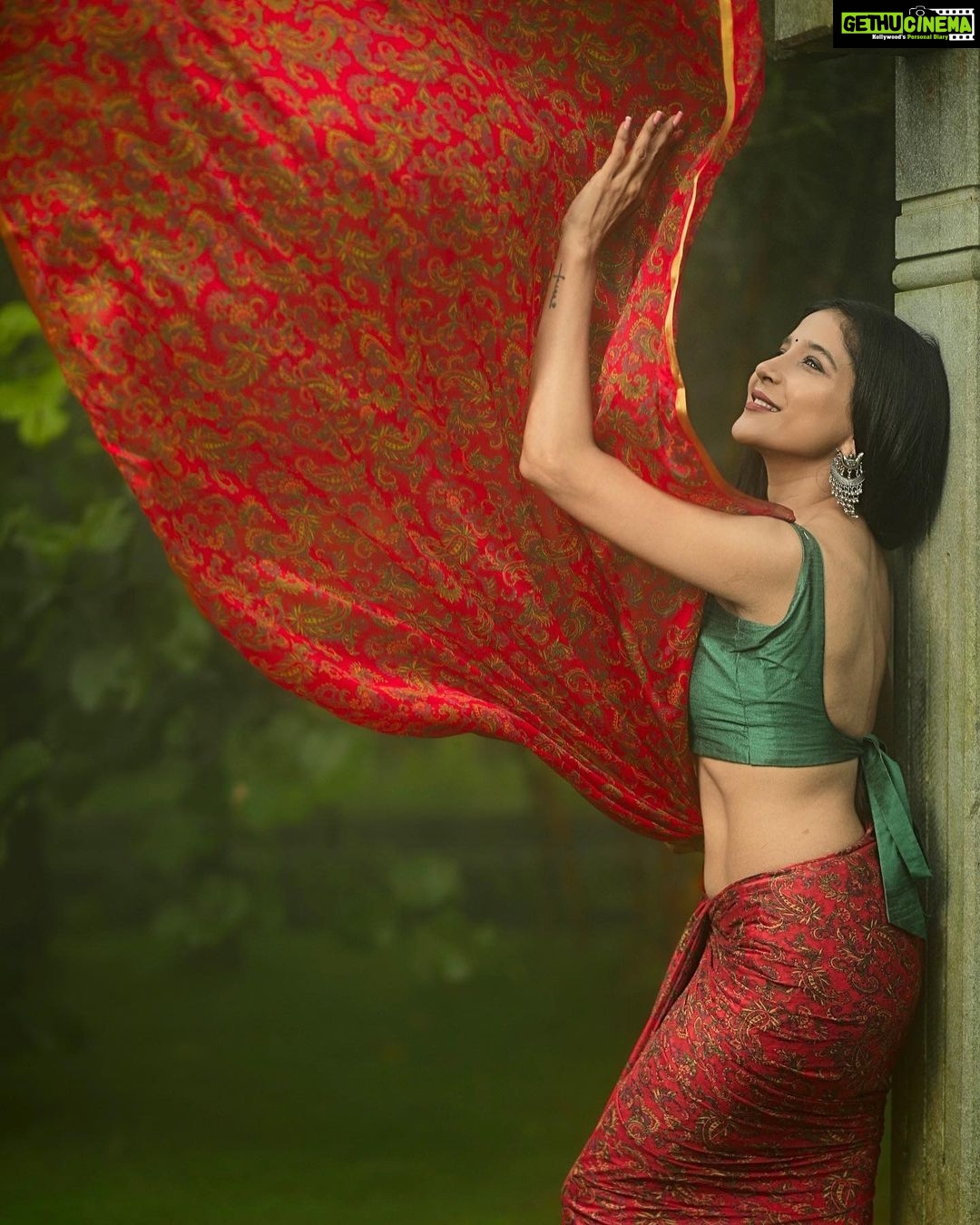 Sakshi Agarwal Instagram - The flower that blooms in adversity is the most rare and beautiful of them all🔥 . @ajoy_havoc @arunpradeep_photography @the_trendy_turns @sanjay_with_a_why Chennai, India