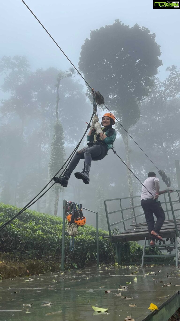 Sakshi Agarwal Instagram - This bgm and zipline in this misty cold weather at @wildplanetresort - what more can I ask for? Just Bliss and Happiness❤️ . #feelitreelit #sulthan #ziplining #ziplineadventure #zipline #adventuretravel #adventurereels #adventuretime #traveltheworld #travelreelsoninstagram #kerala #tamilnadu #devala #forest #leatherjacket #mountainview #biggboss #thalapathyvijaysongs