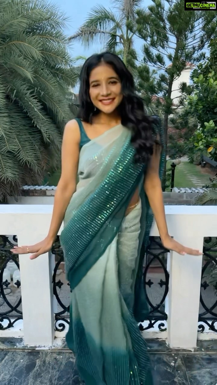 Sakshi Agarwal Instagram - Wrap up to shoot❤️❤️❤️ . #simpledimple #feelkaroreelkaro #feelitreelit #instagramreels #reelsvideo #trending #explore #explorepage #beyou #beyourself #sareelover #sareereels . @the_trendy_turns @fab_by_faiza @srimakeupartistry @cloud7chennai